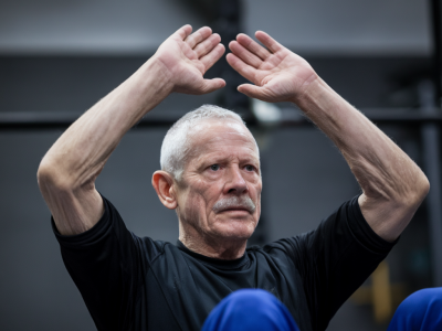 Quel programme sportif de 20 minutes par jour améliore la mémoire chez les 50 ans et comment le suivre